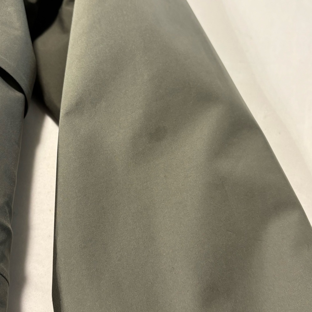 lululemon athletica Women's Olive Hooded Raincoat - Picture 12 of 13